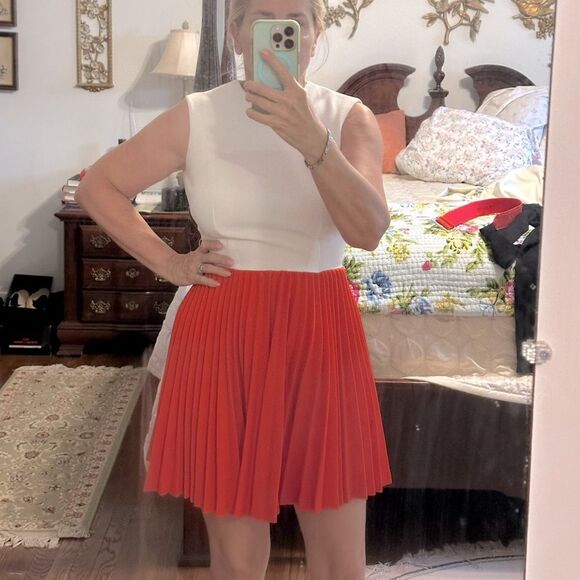 Vintage 60s/70s White & Red Sleeveless Knit Polyester Mini Dress with Belt - Picture 2 of 8